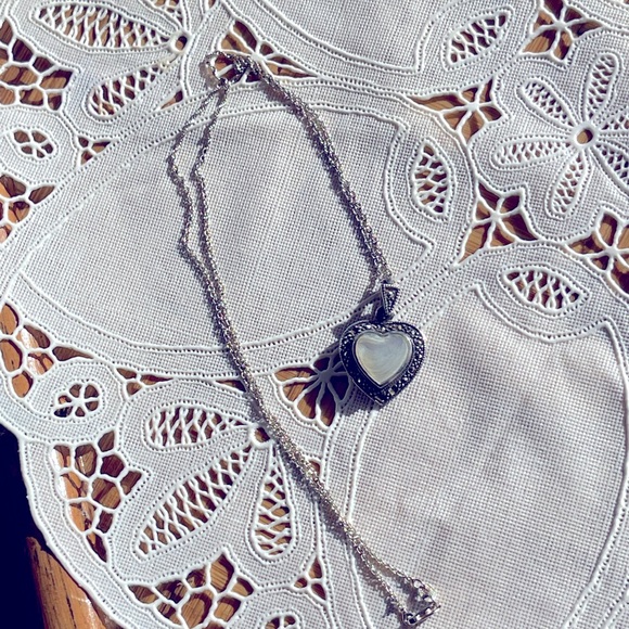Marcasite heart w/mother of pearl necklace vintage - Picture 3 of 6